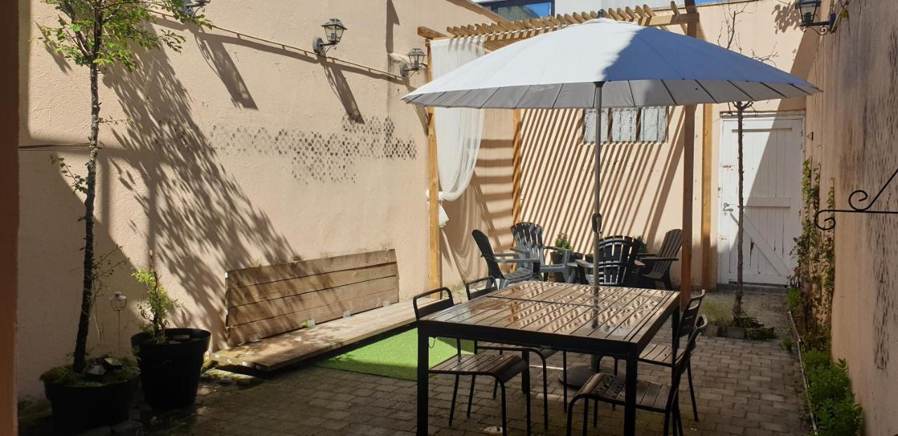 Le Patio Belle Maison En Plein Centre Ville, Avec Grande Terrasse Au Calme Bastenaken Buitenkant foto